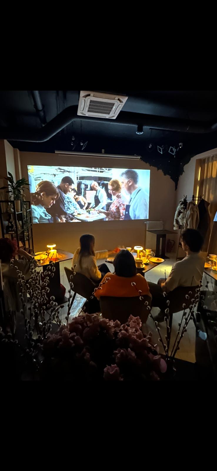 Wieczór filmowy w Pudding · 7